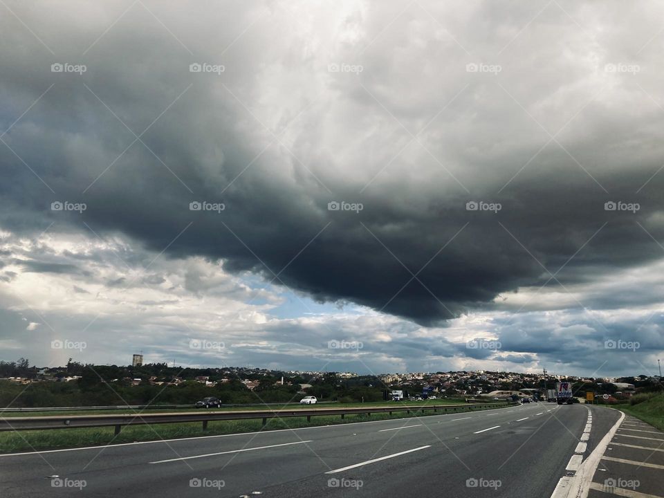 Na Rodovia dos Bandeirantes, parece que a chuva está chegando…

Se vier, que venha mansa!
