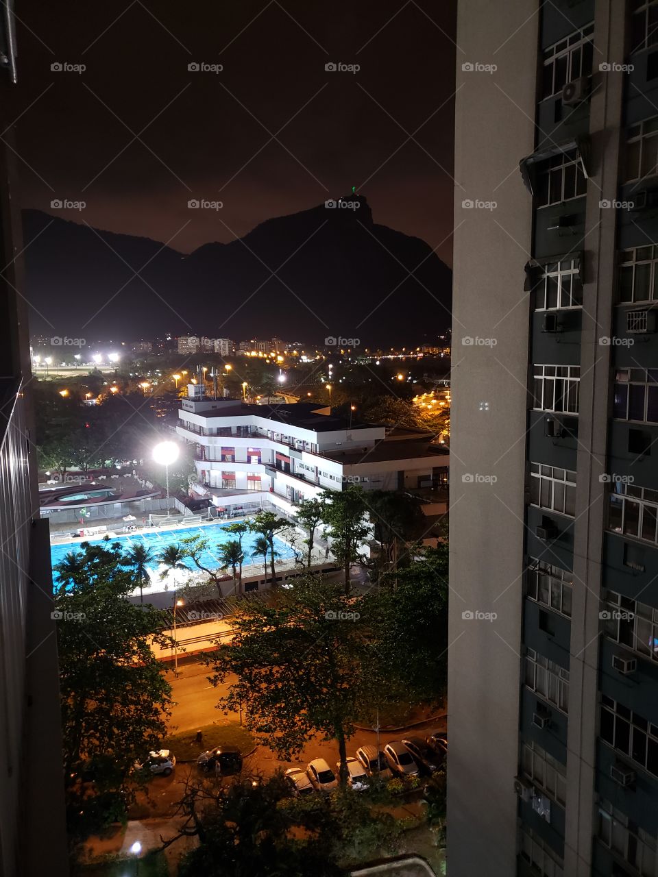 Vista do Apartamento no Leblon, piscina do clube de  regatas do Flamengo e ao fundo o Cristo Redentor, Rio de Janeiro, Brasil.