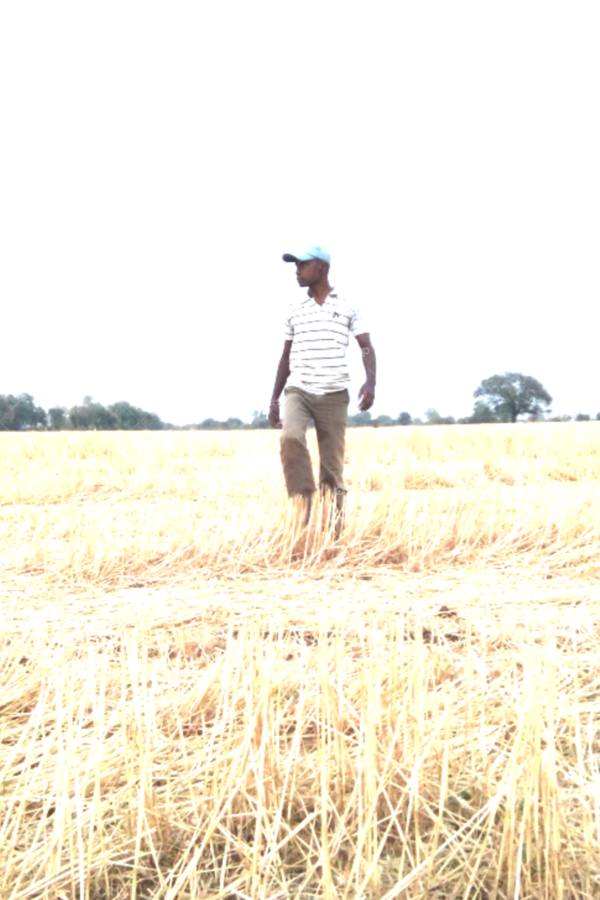 one man photo/good photo of male model/one indian man real photo/one man in white t shirt photo/one indian man in form photo/colour photo of male model/good modeling photo of model/nice photo of natural location