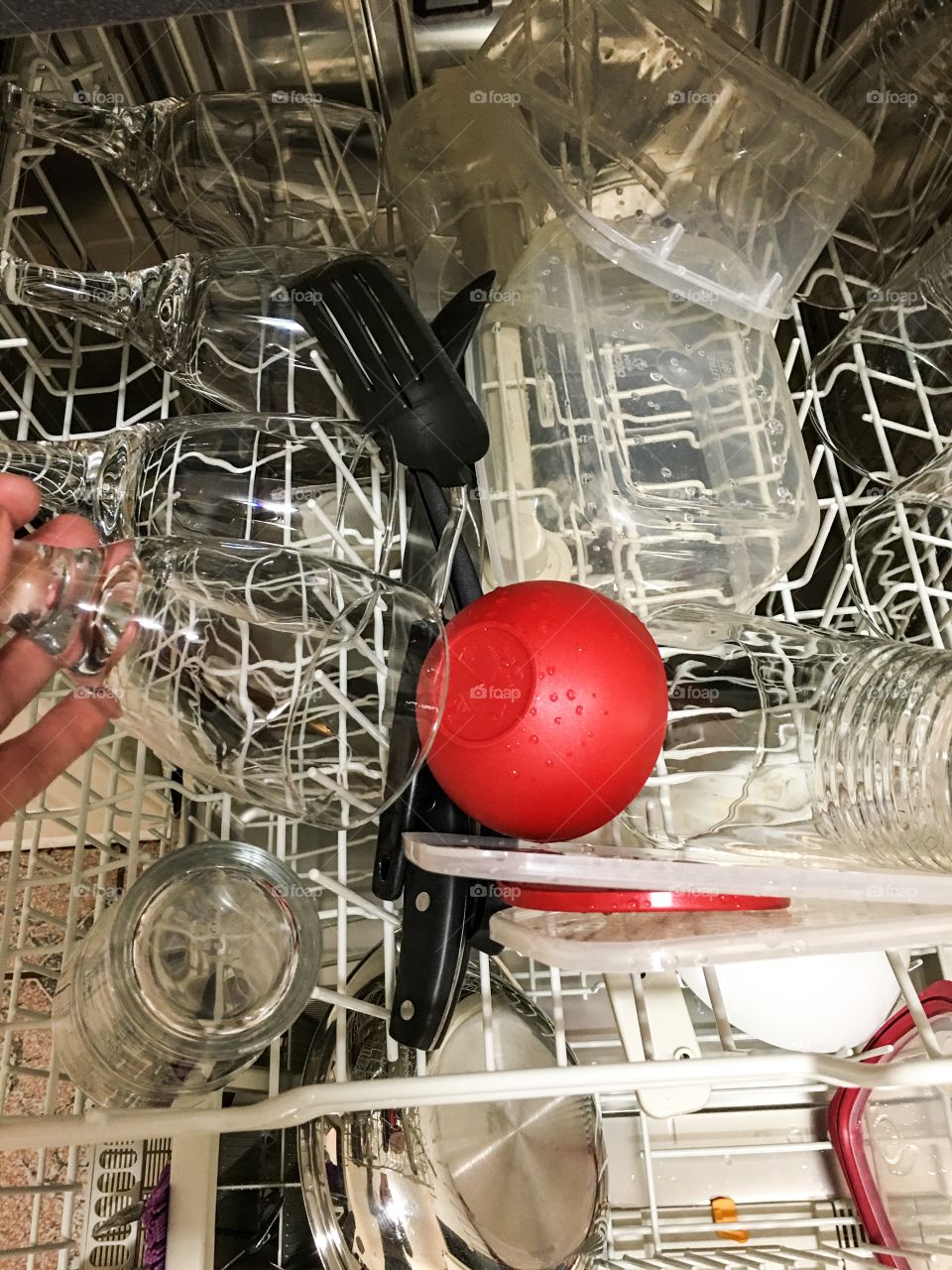 Emptying the dishwasher top level