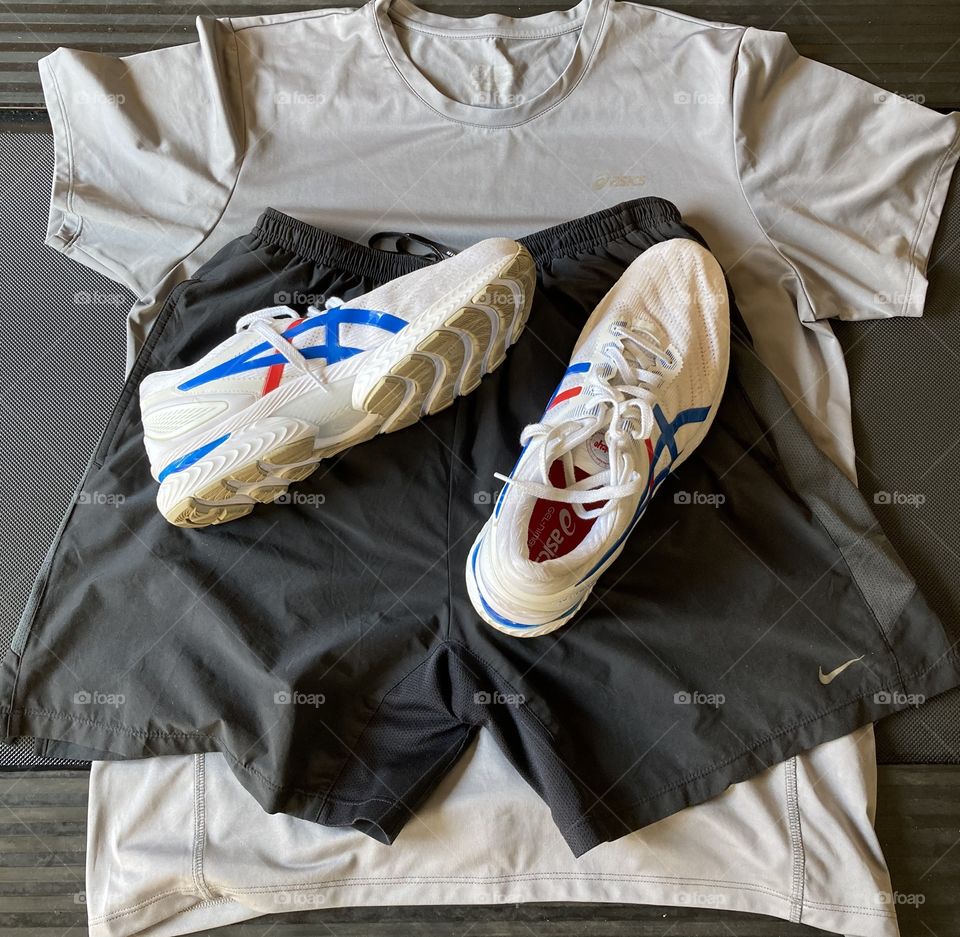 🏃‍♂️ 🇺🇸 Good Morning!  Everything ready to sweat the shirt. Let's go for a good morning jog?  Running is good for your health! / 🇧🇷 Bom dia! Tudo pronto para suar a camisa. Vamos para um bom cooper matinal? Correr faz bem para a saúde! 
