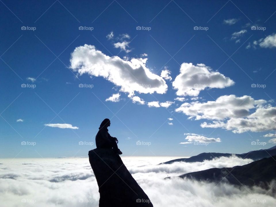 La cuerda floja de un increible dia a los pies de un inmenso mar de tormentas.