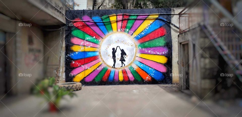 Colors all around! Dance and love in the middle...