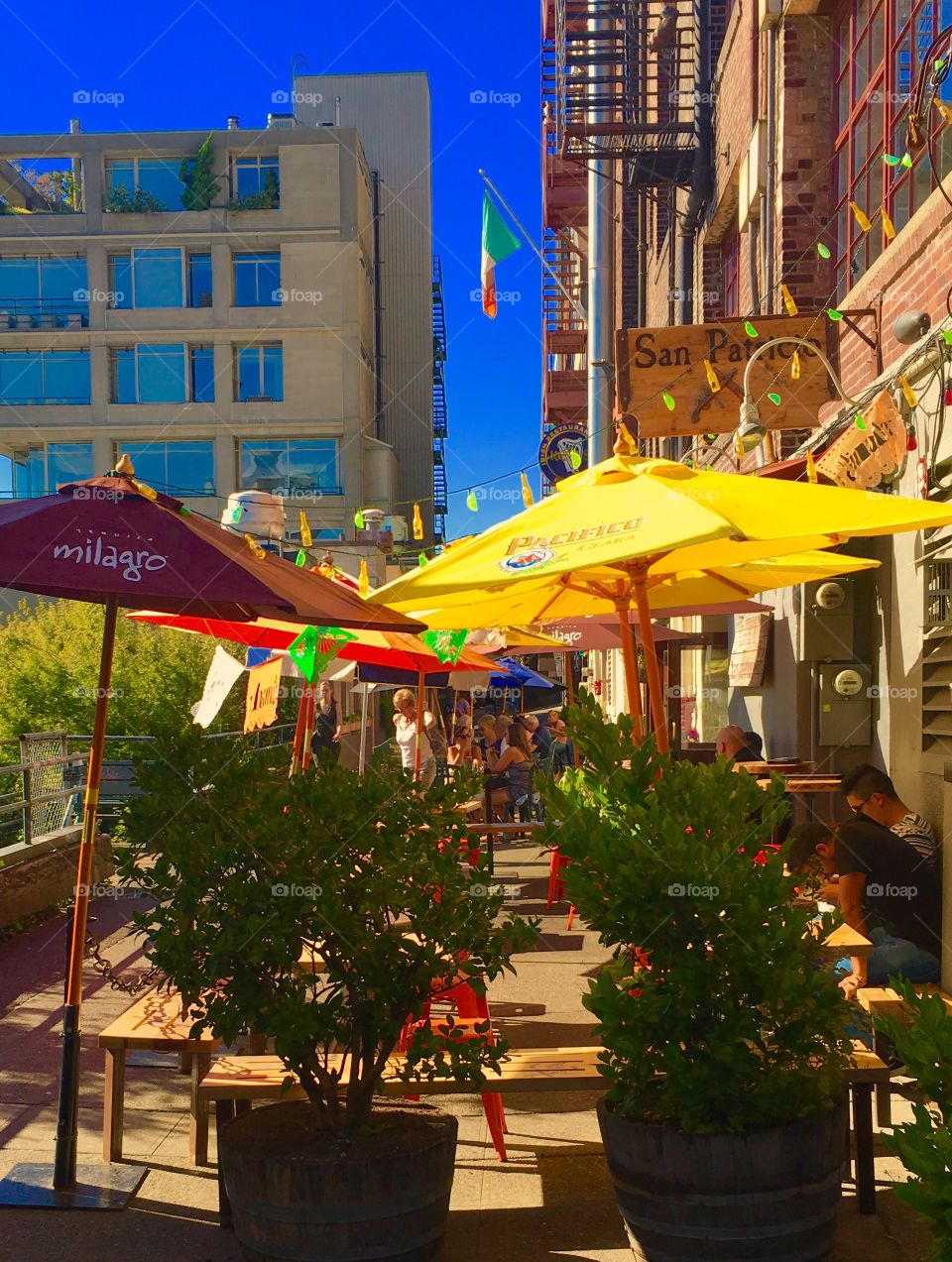 Post Alley, Pike Place Market, outdoor patio 