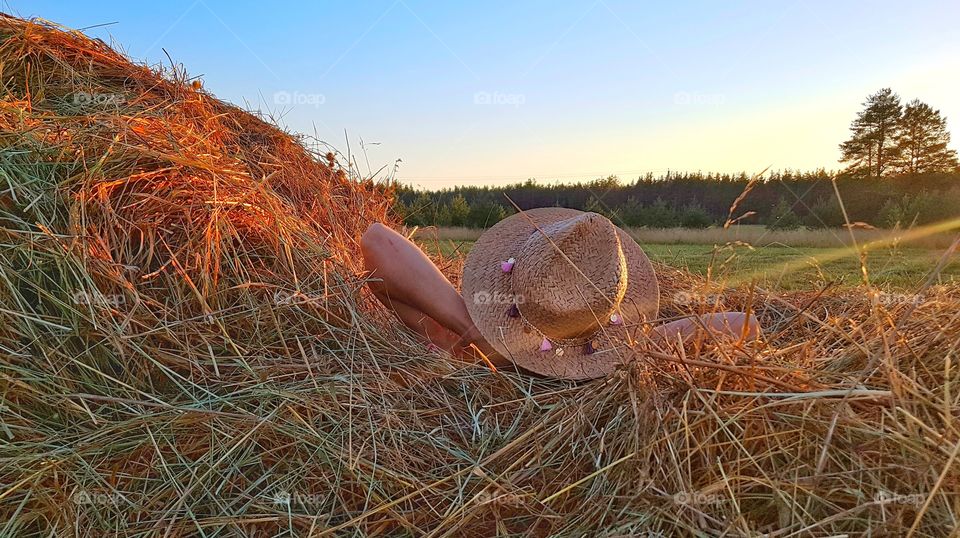 @aallllllaa collecting memories!  #FoapAug18 . my favorite sunset tv