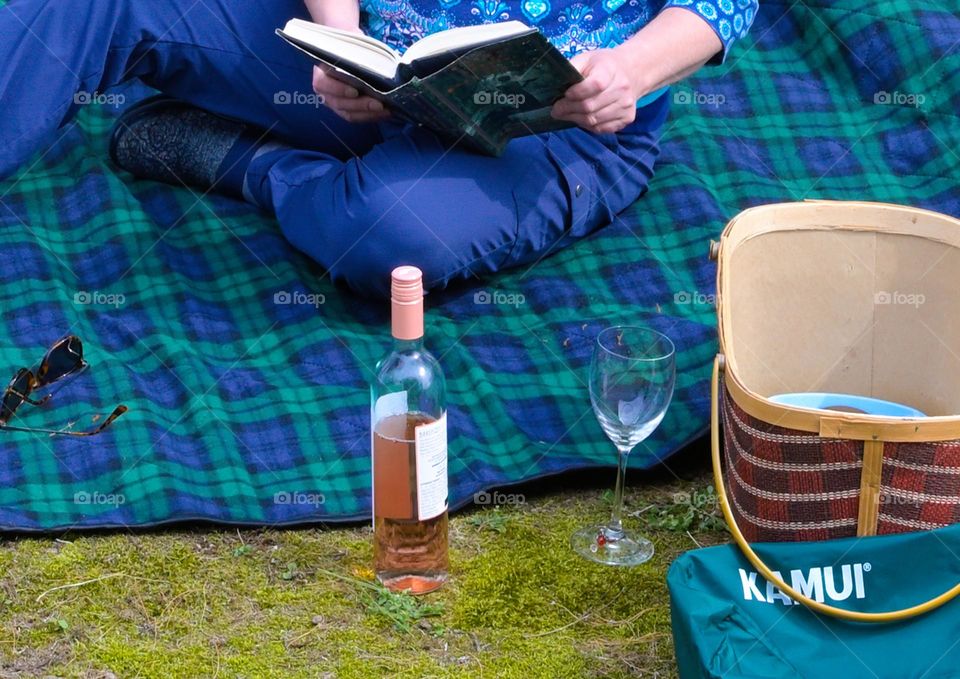 Picnic in the park, wine, o’clock