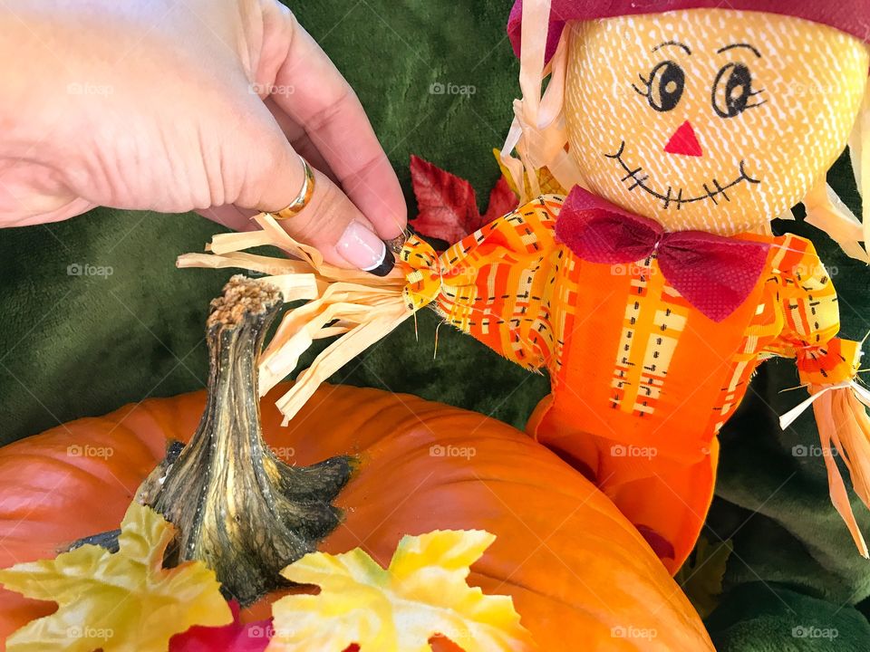 Making a cute scarecrow craft