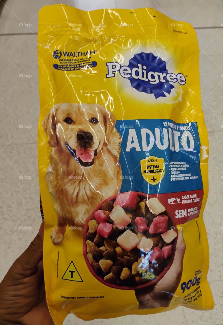 Pet alegre, feliz e saudável. Pedigree sabor carne, frango e cereais, com proteínas de alta qualidade e fibras naturais, cálcio, ferro, Vitamina E, antioxidantes, que ajudam a promover uma excelente digestão e, fortalece o sistema imunológico