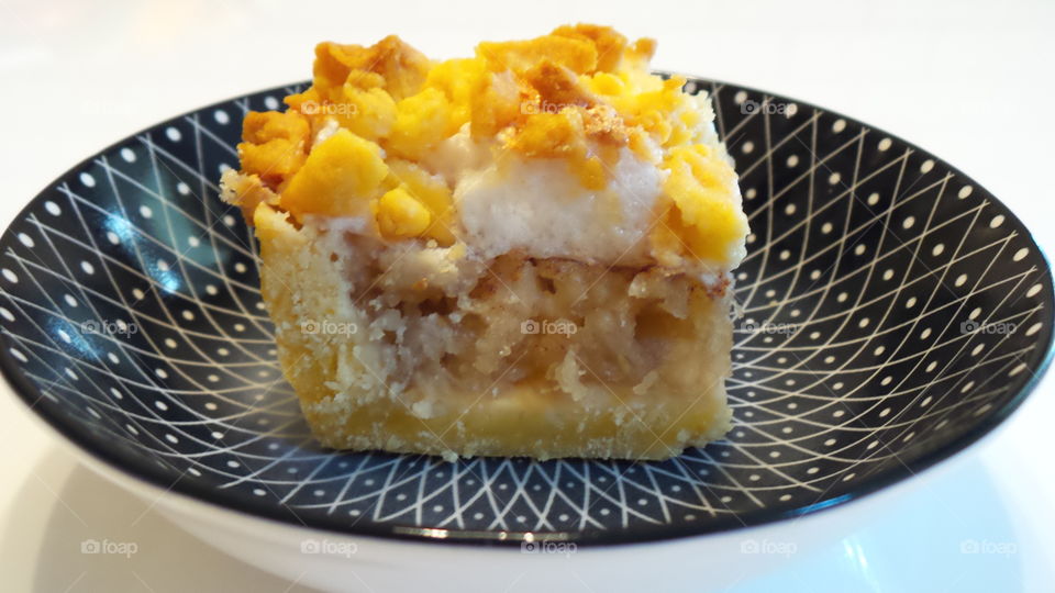 Apple meringue slice