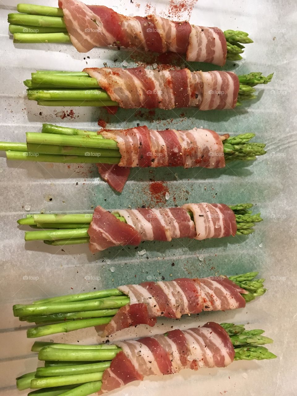 Asparagus wrap in bacon 