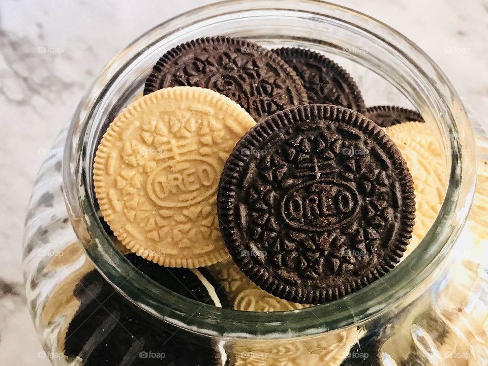 Golden and chocolate Oreo double stuff cookies and a cookie jar