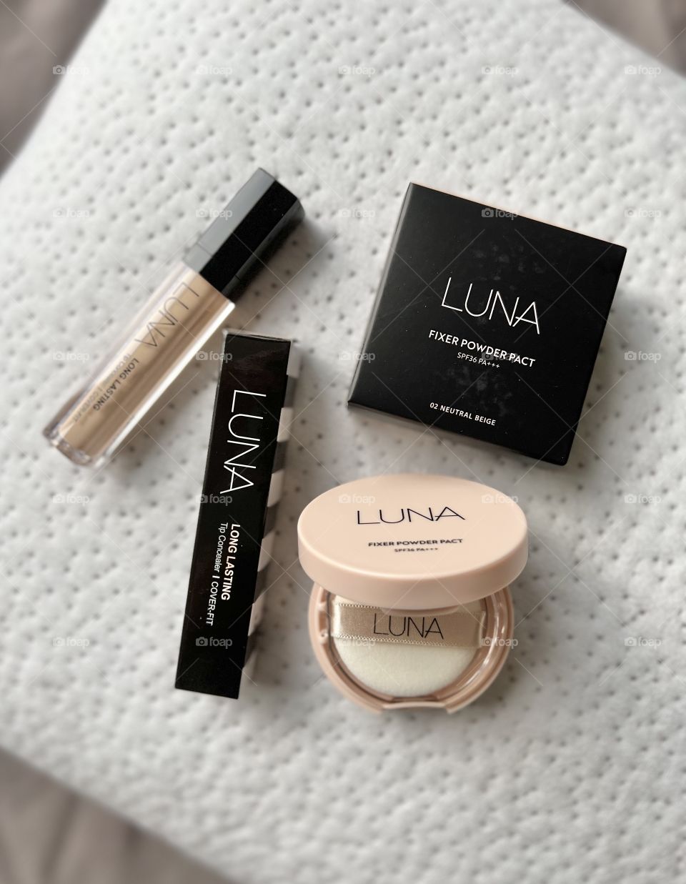 Korean makeup cosmetics brand LUNA - long lasting tip concealer and powder pact