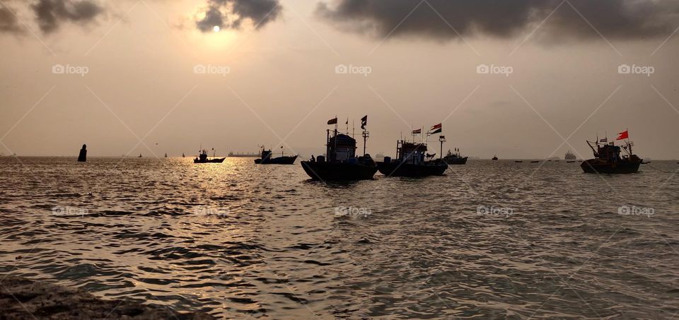 If you're a fan of gorgeous sunsets, head to these spots in Mumbai to witness ... most captivating landscape and a perfect sunset view over the Arabian Sea. 