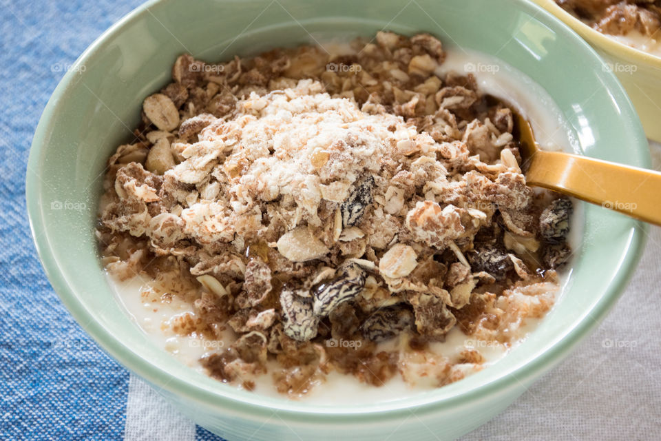 Homemade honey yogurt cereal 