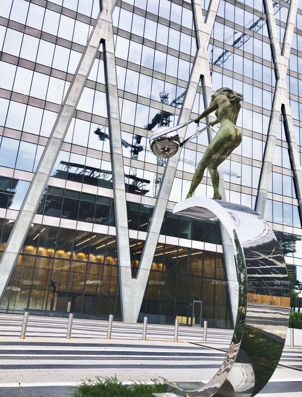Woman statue and building 