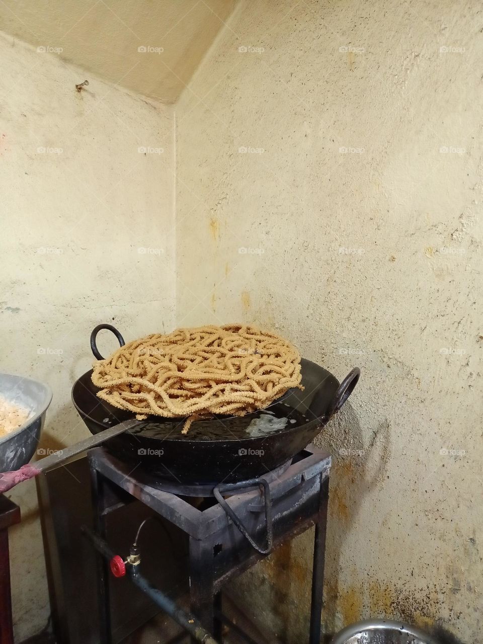closeup photo of chakli making process it's tasti food savoury made from flours of rice