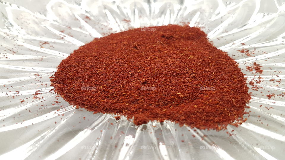 Saffron on a glass plate - saffran på glastallrik 