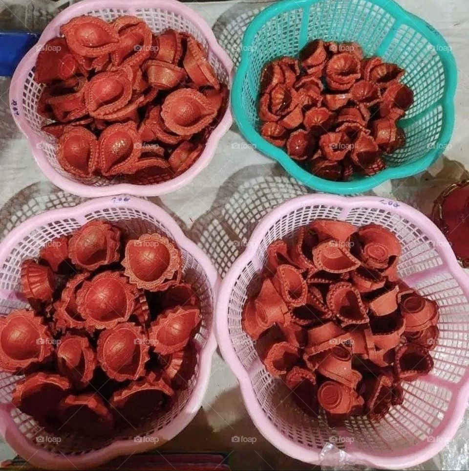 Beautiful and attractive lamp put up for sale.