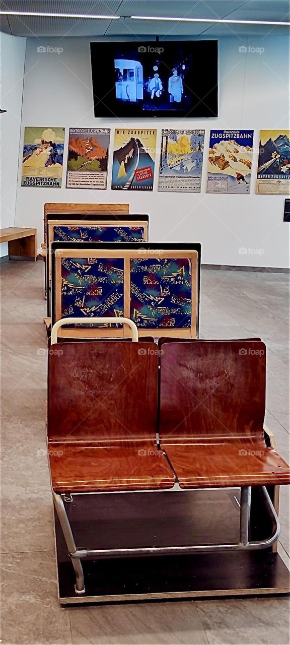 This is the waiting room at “Seilbahn Zugspitze”, the aerial tramway leading from “Lake Eibsee” and “Garmisch-Partenkirchen” to just below the 2692 m summit of the “Zugspitze”, the tallest mountain in the Bavarian “Alps”. 2024. Hypnotic Productions