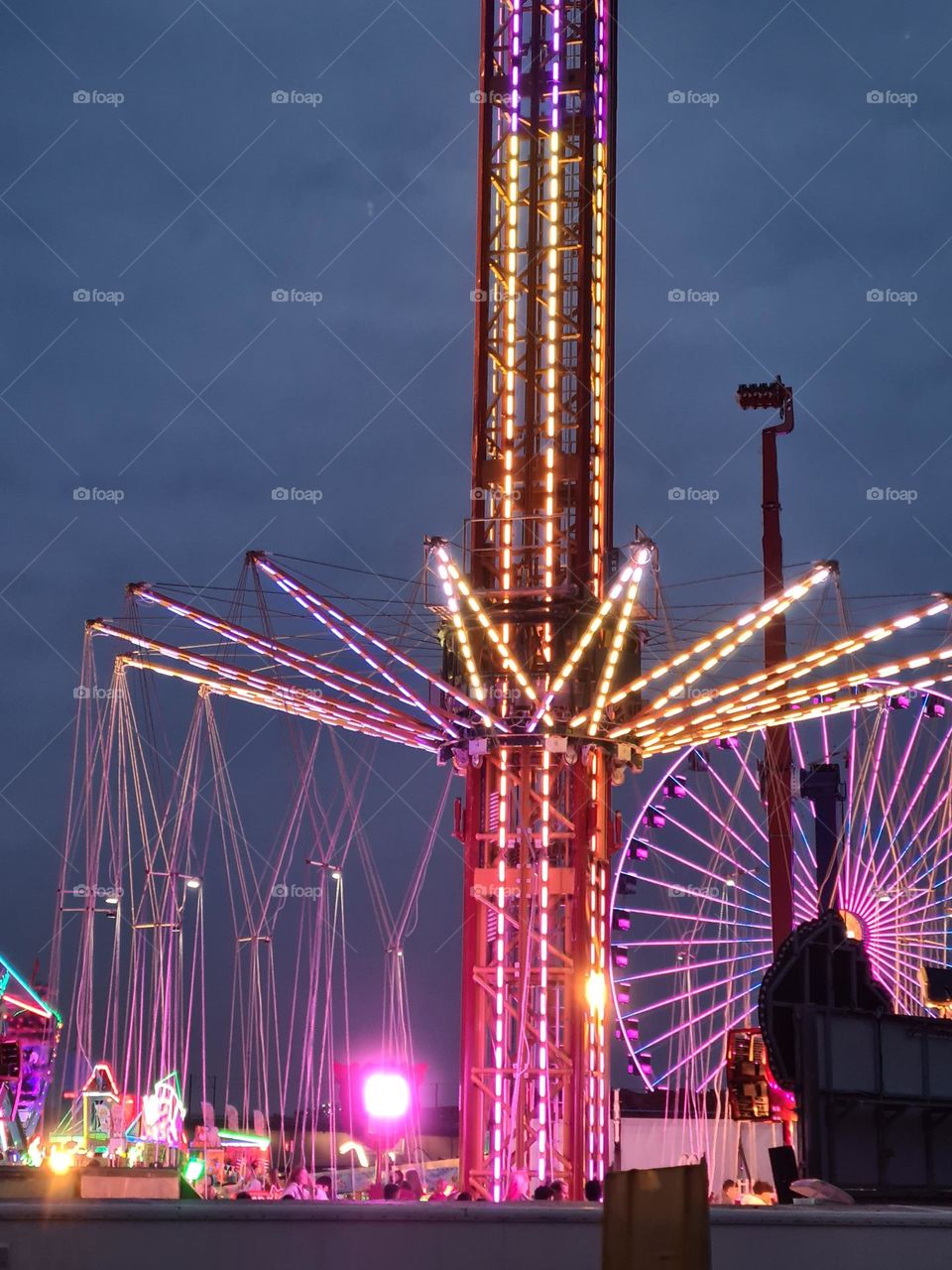 I love bright colors more than anything. Especially when it's slowly getting dark.