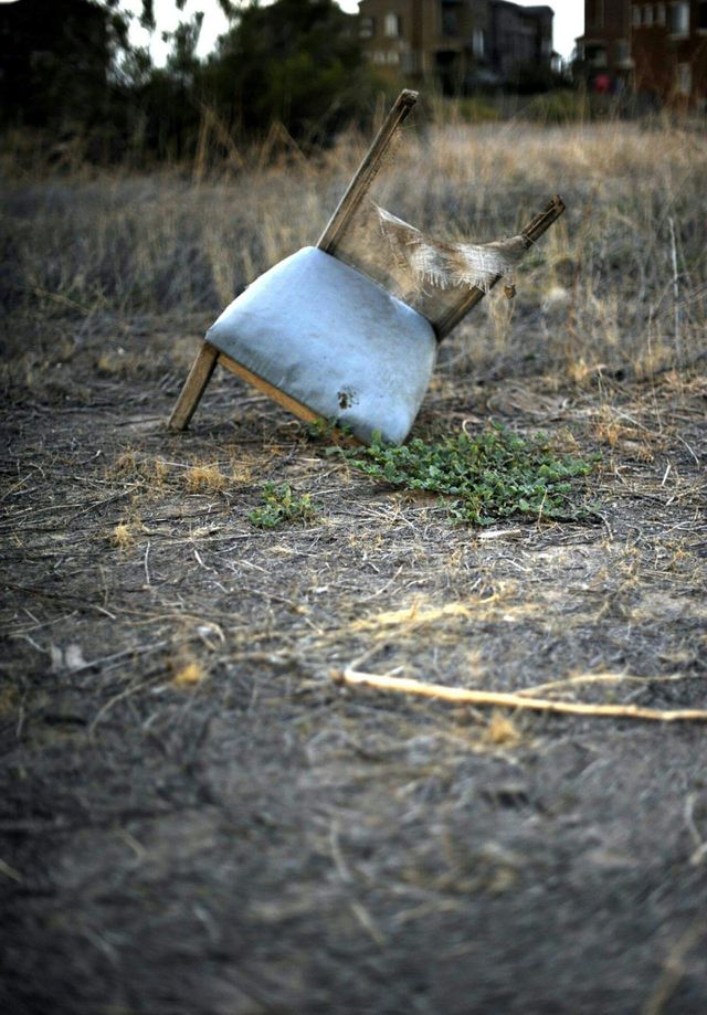 1 legged chair
