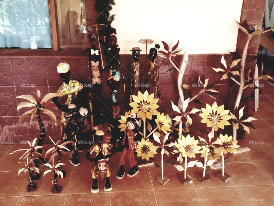 Beautiful designs of wooden flowers, tourist souvenirs in Cuba