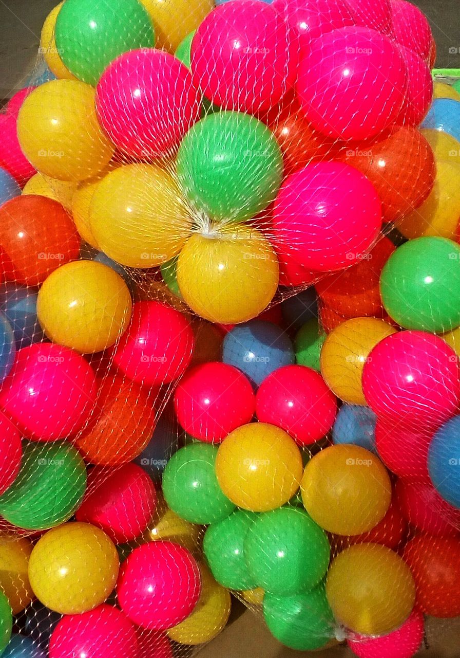 Abundence of color small child toy balls