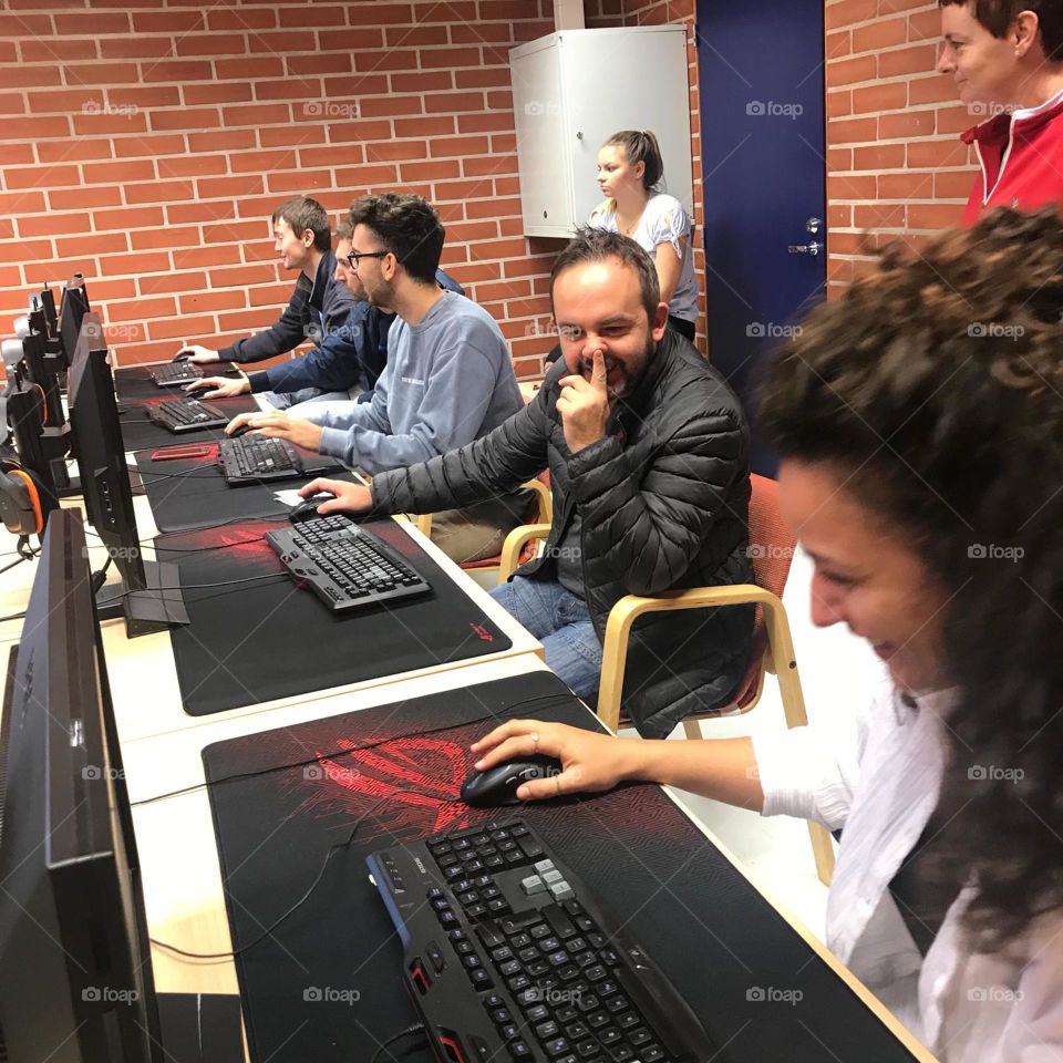 this is how it looks when professionals prepare to play Fortnite 🙂