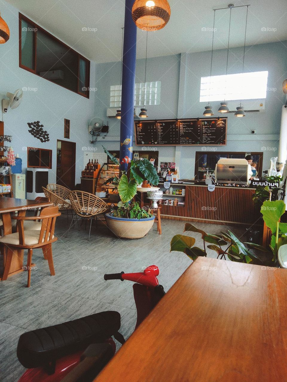 Weekday atmosphere in the cafe.