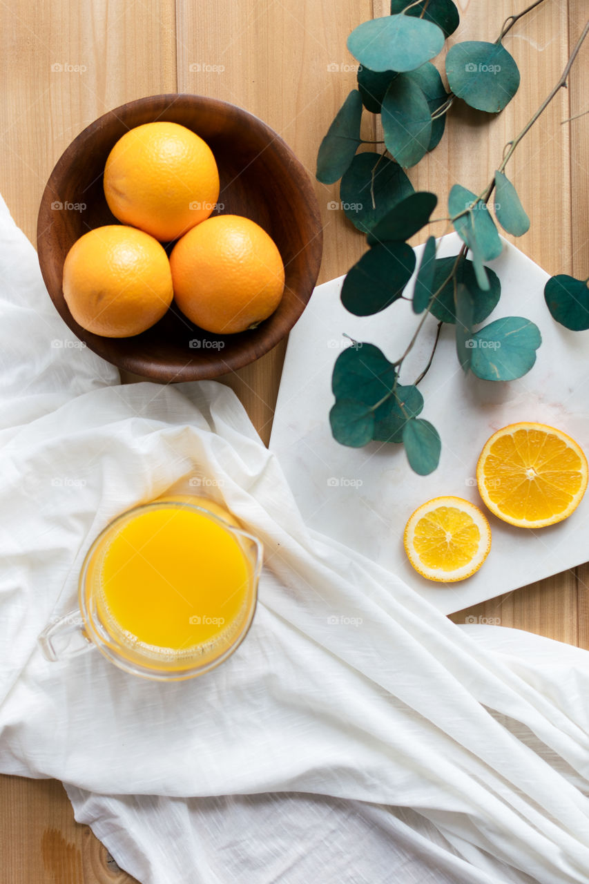 Oranges and orange juice flatlay 