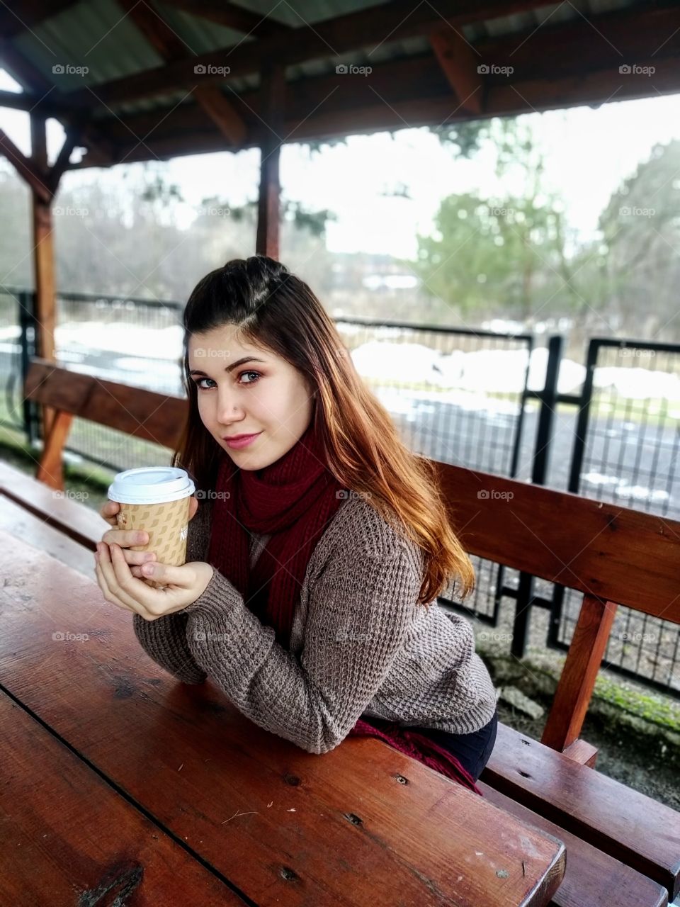 Фото девушки с кофе