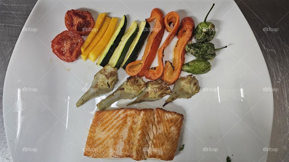 Salmon Plancha con verduras