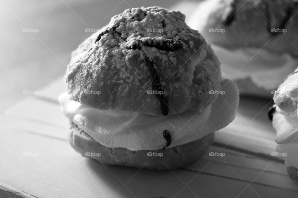 Eclair, close up in black and white 