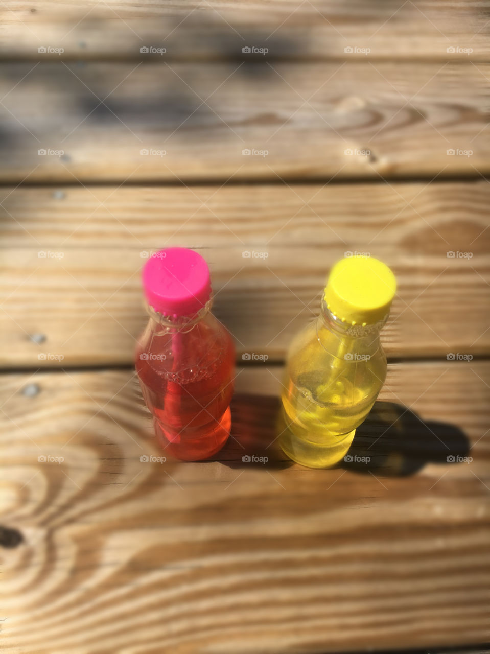 Red and yellow
bubble containers