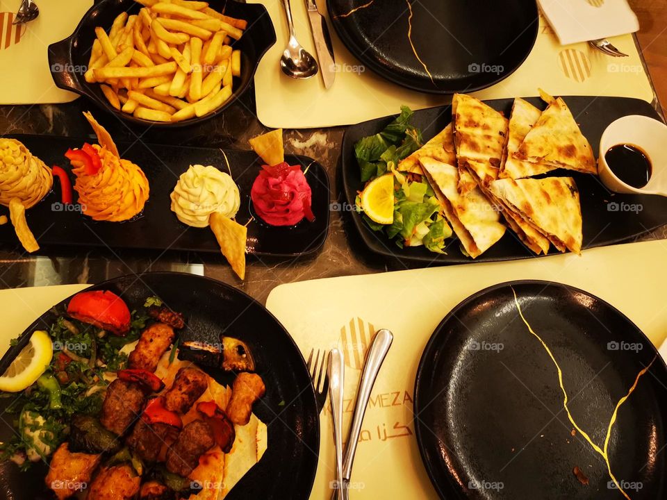 How to view meals in the restaurant and brand