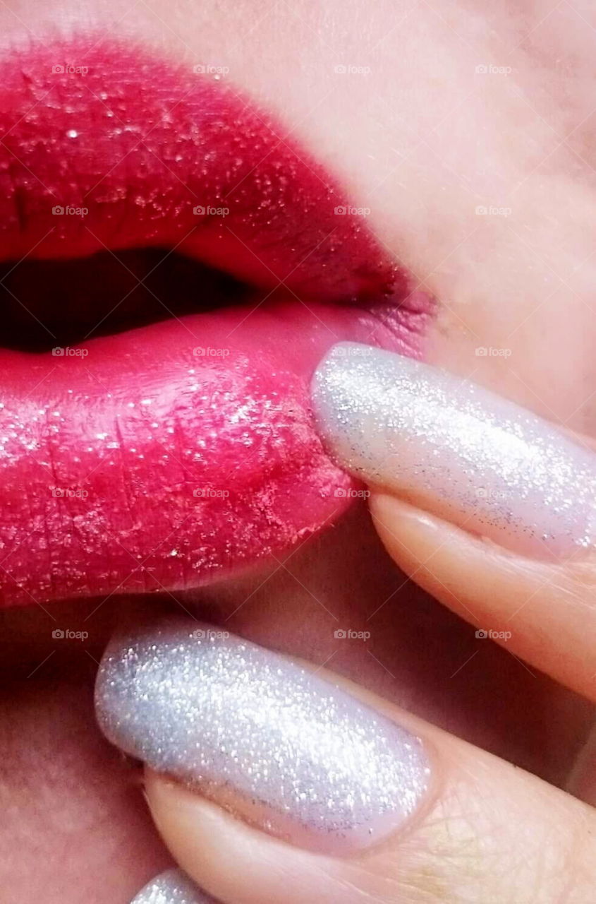 Lips nails sparkles... Magic