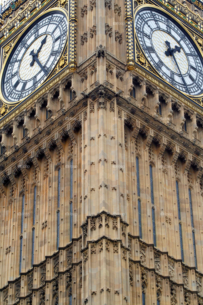 close london faces clock by dannytwotaps