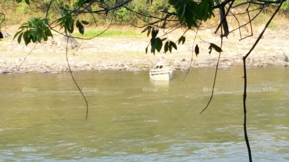 Barco no rio