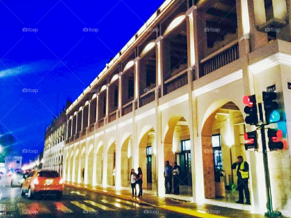Old and important buildings of the Plaza Grande de Mérida at nights with people