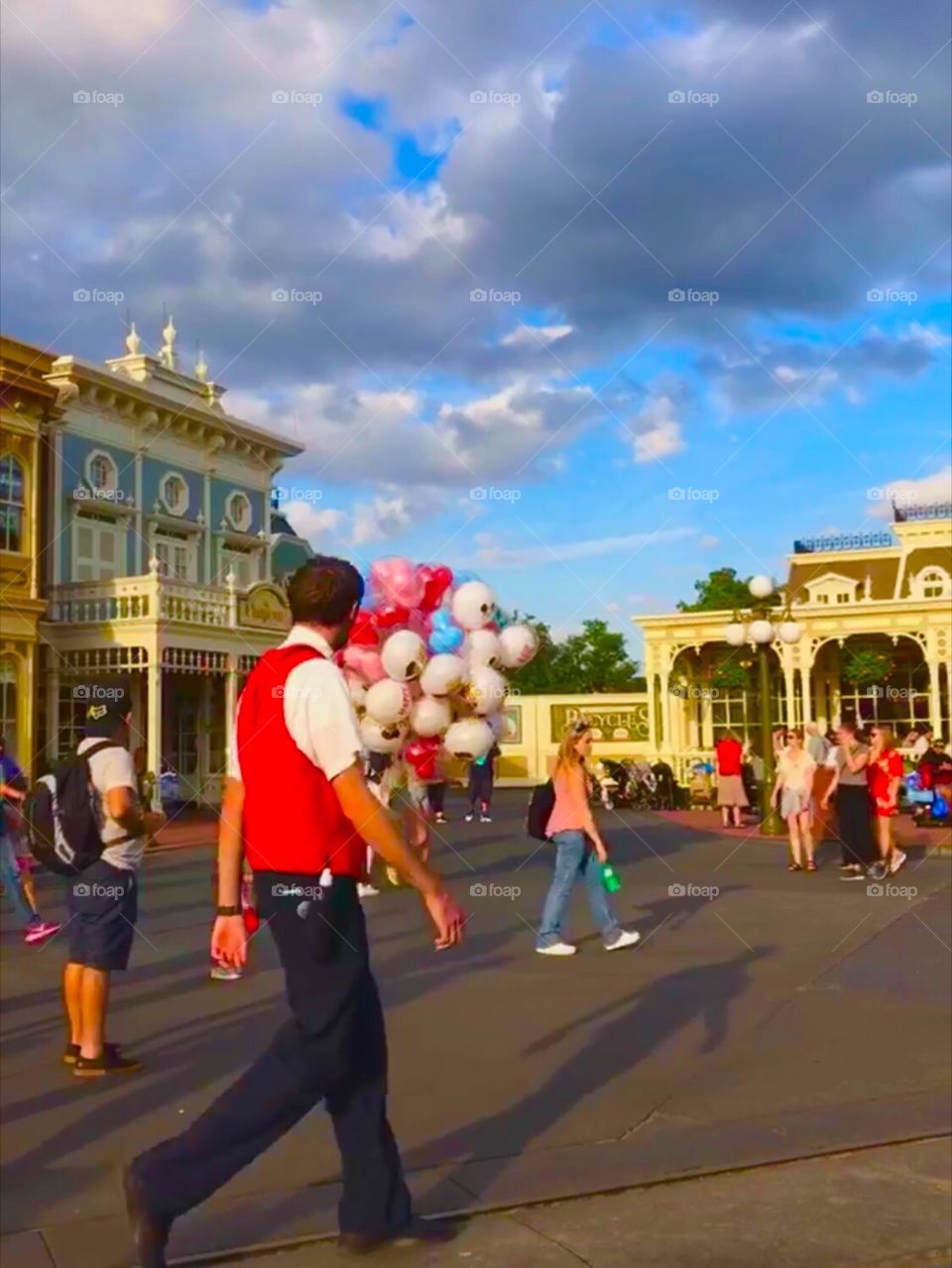 #day1 Everyday Disney World in Orlando Florida. I have been lost on Disney Properties consecutively since 4/3/19! You can find it on https://www.facebook.com/selsa.susanna or on IG SelsaCamacho YT SelsaSusanna • Magic Kingdom 4-3-19 Wednesday