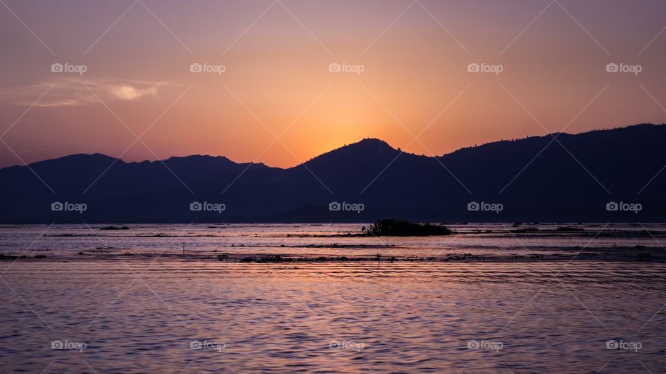 Sunset on thé Inle lake, Myanmar.