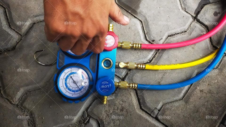 Air Conditioner regulator for freon injector.