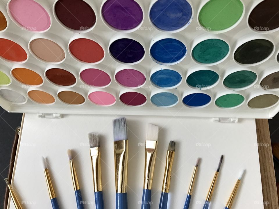 Paintbrush and color palette 