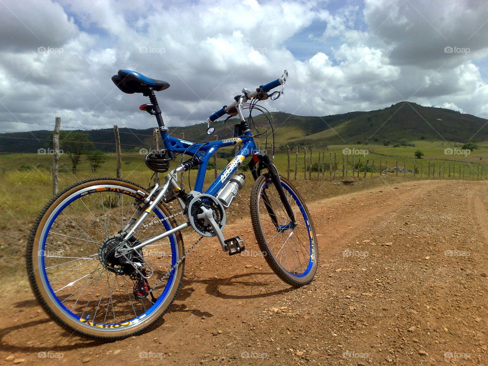 Passeio de Bike para Serra do Cruzeiro (ao fundo). Simão Dias - Se