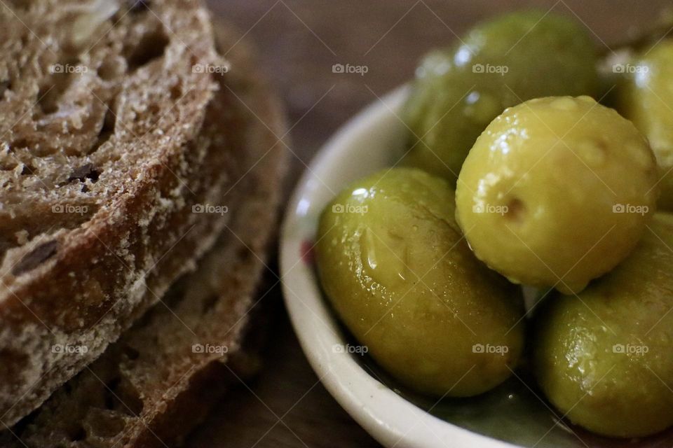 Sour bread and green olives 