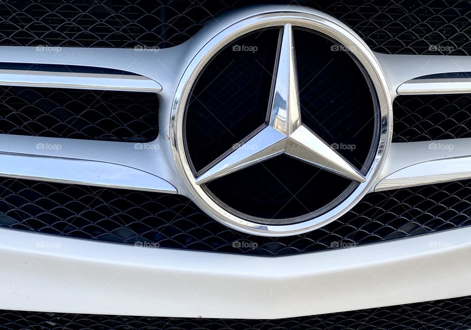 Mercedes symbol