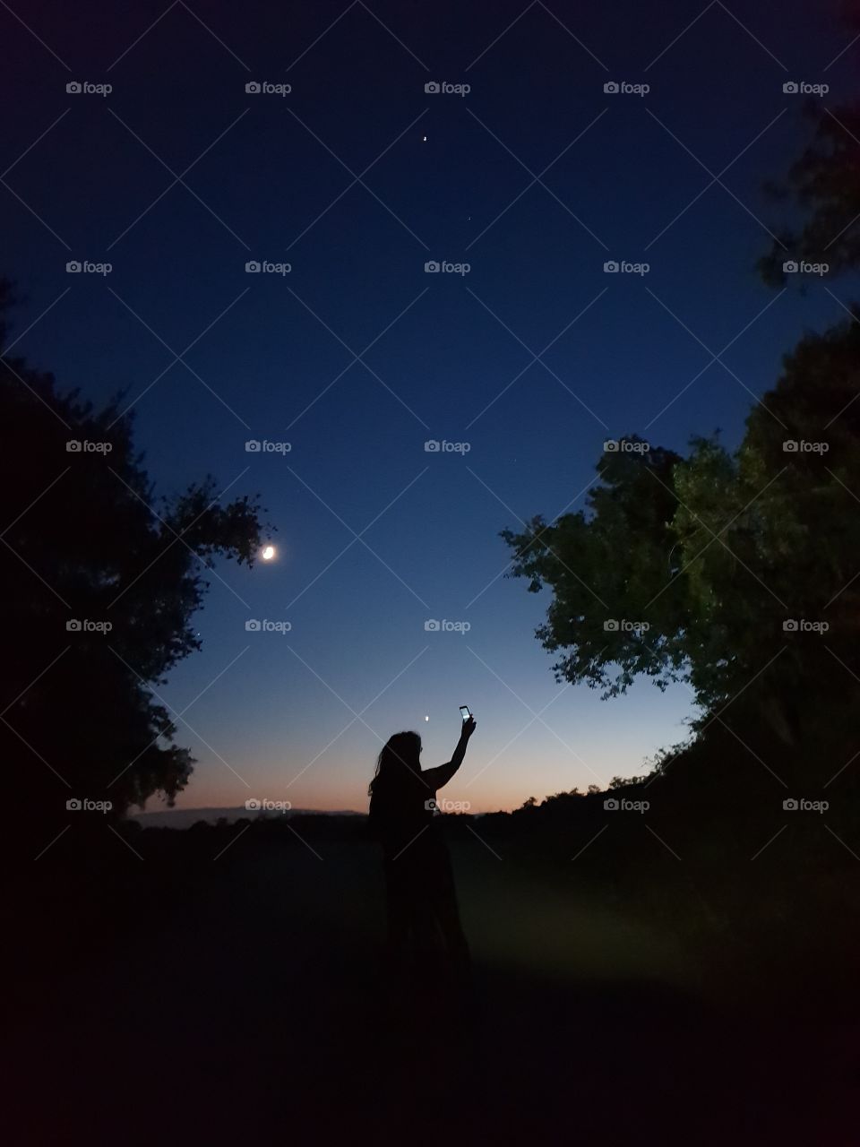 Subid a una colina al atardecer. Todos necesitamos de vez en cuando perspectiva y allí la encontraréis.
(Rob Sagendorph)