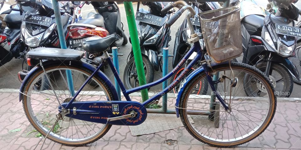 goes to traditional market