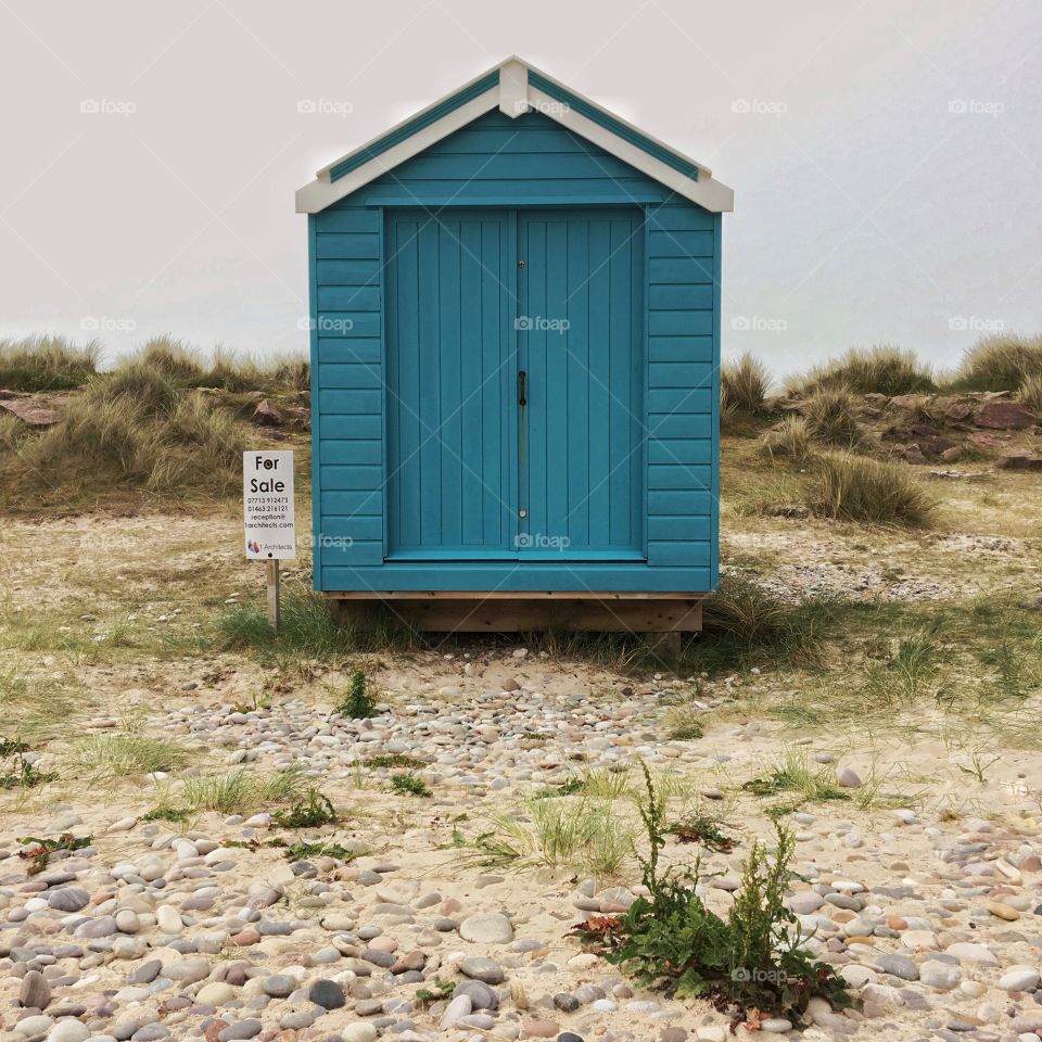 The blue beach hut ... up for sale 