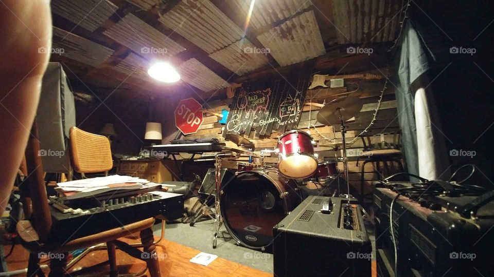 garage band music practice space